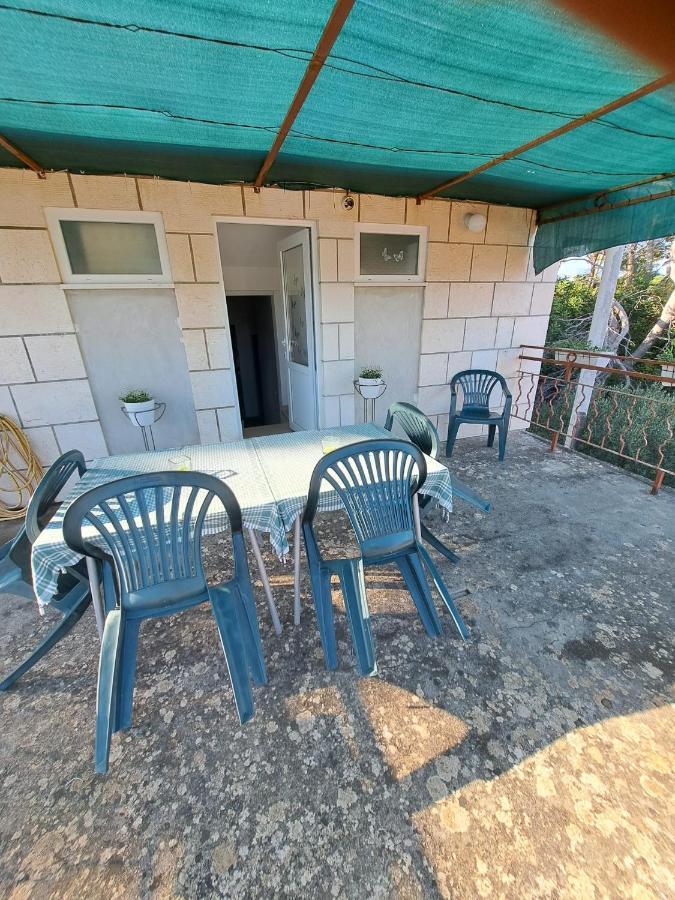 Apartmani Dusica Lumbarda Exteriör bild