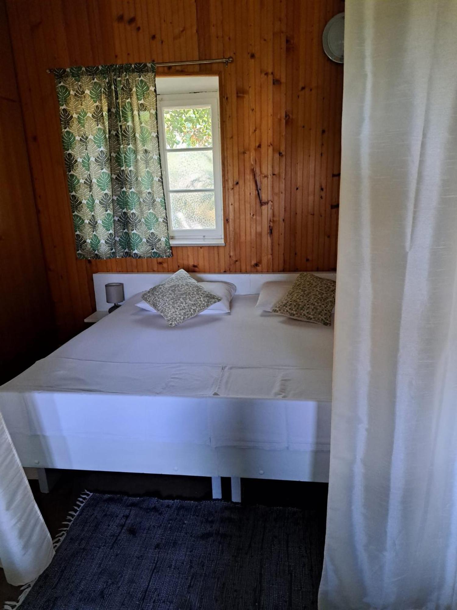 Apartmani Dusica Lumbarda Exteriör bild