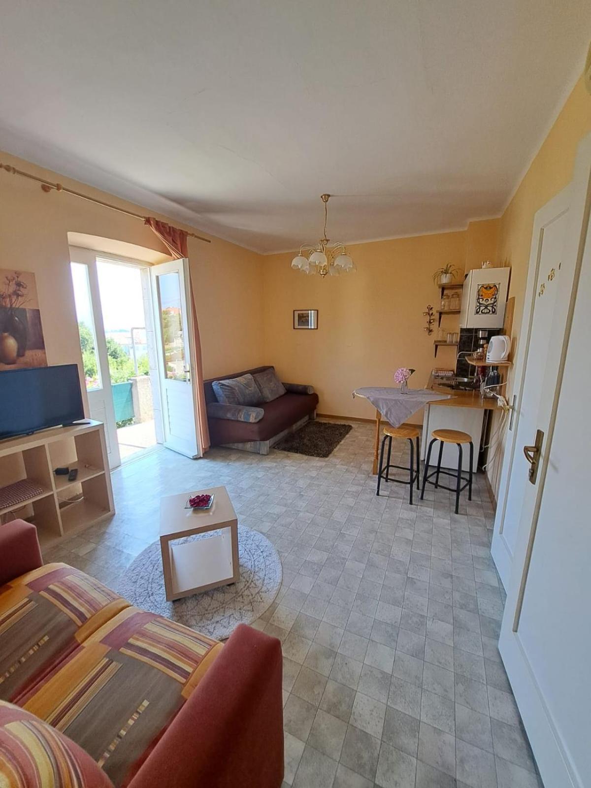 Apartmani Dusica Lumbarda Exteriör bild