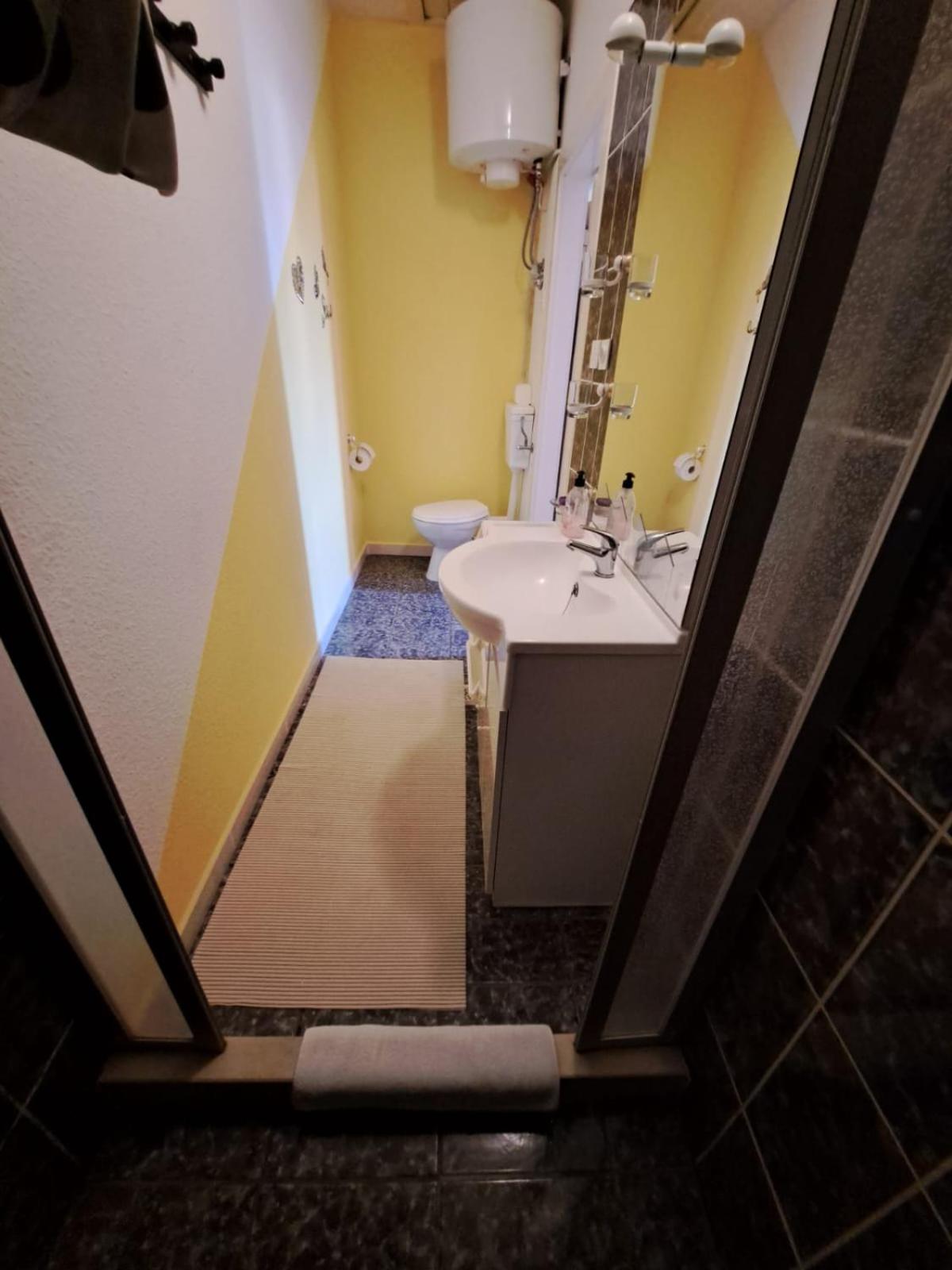 Apartmani Dusica Lumbarda Exteriör bild