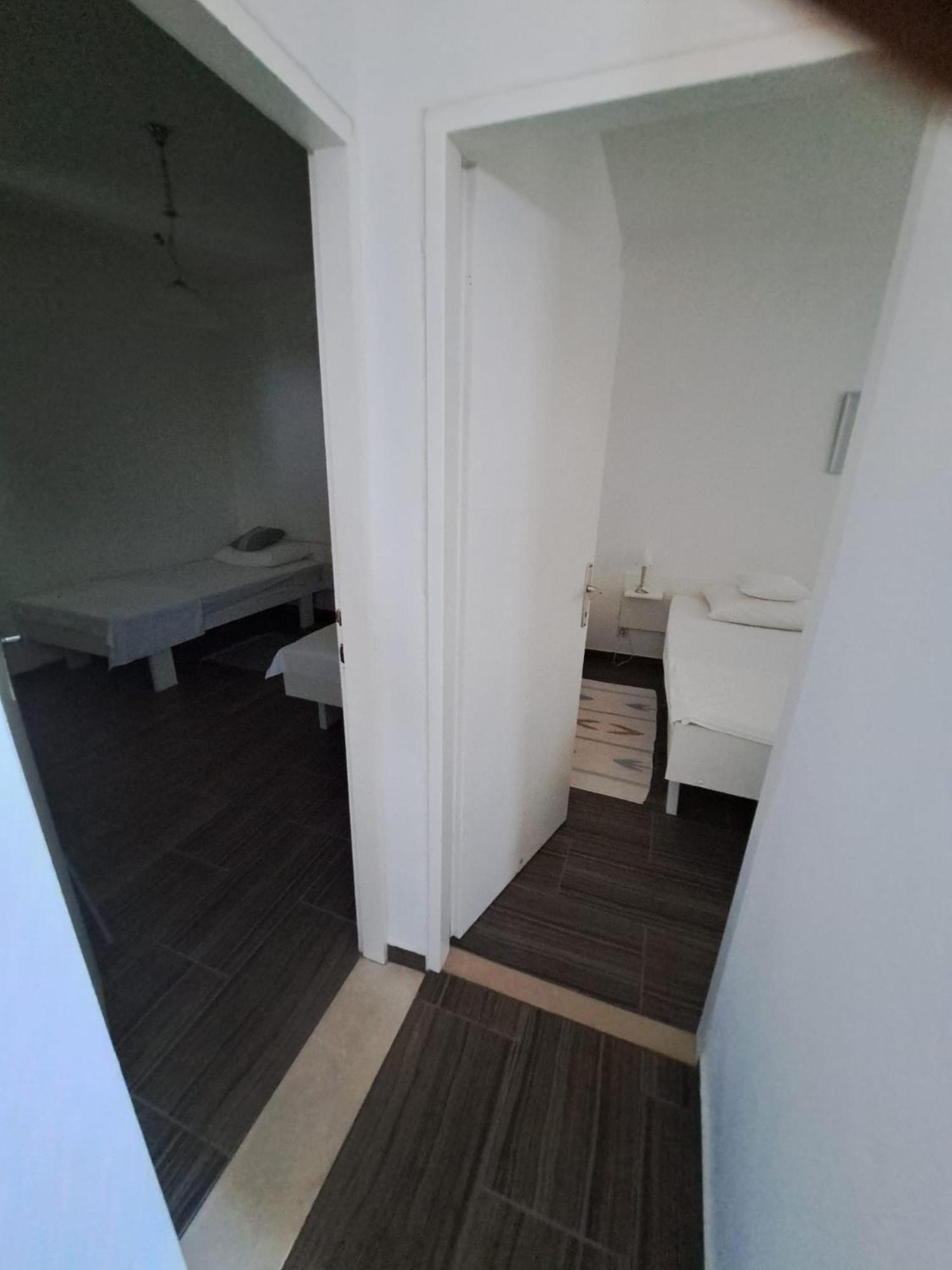 Apartmani Dusica Lumbarda Exteriör bild