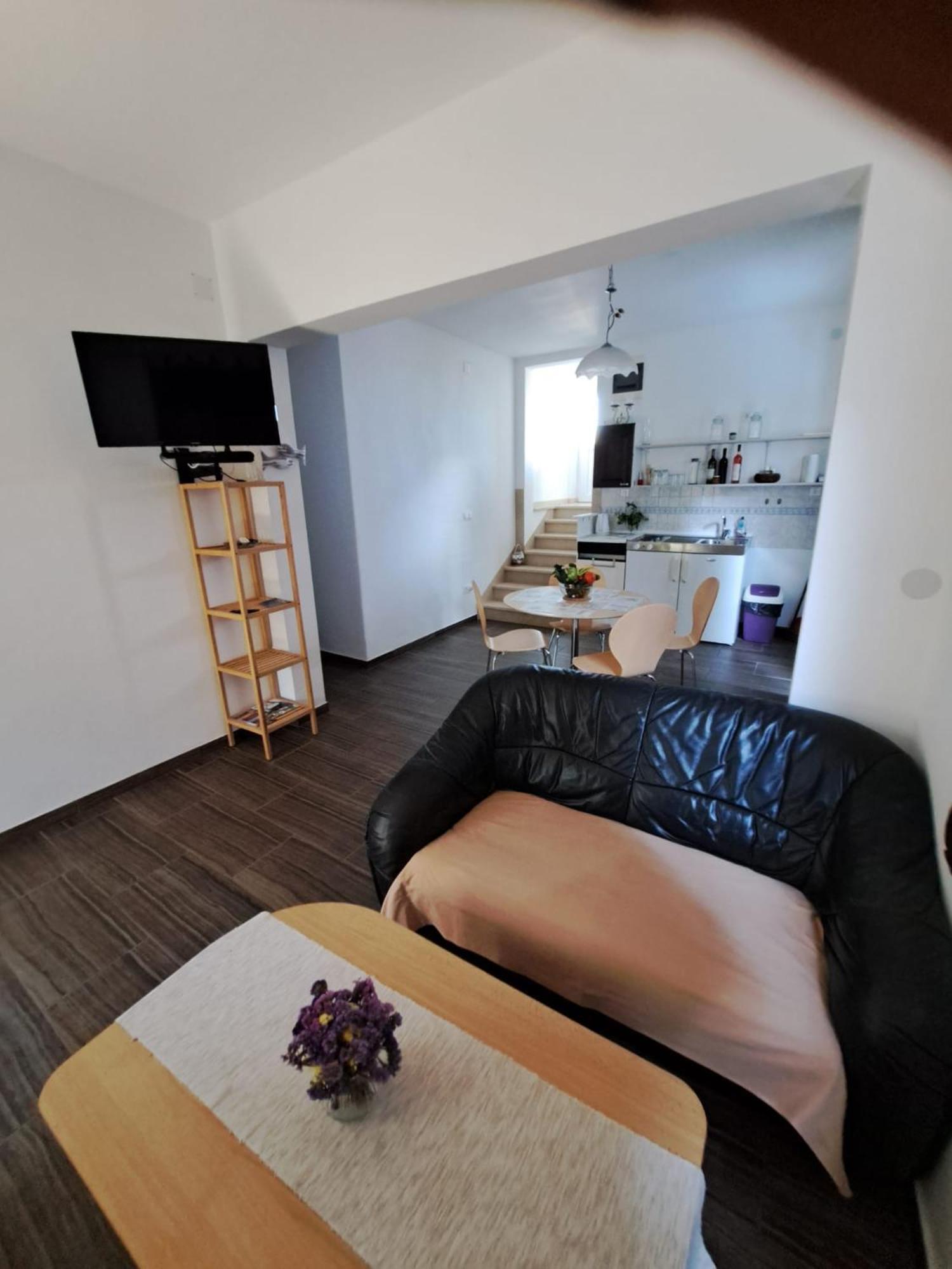 Apartmani Dusica Lumbarda Exteriör bild